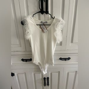 new with tags large white endless days ruffle sleeve bodysuit